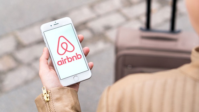 person using airbnb app to book accomodation